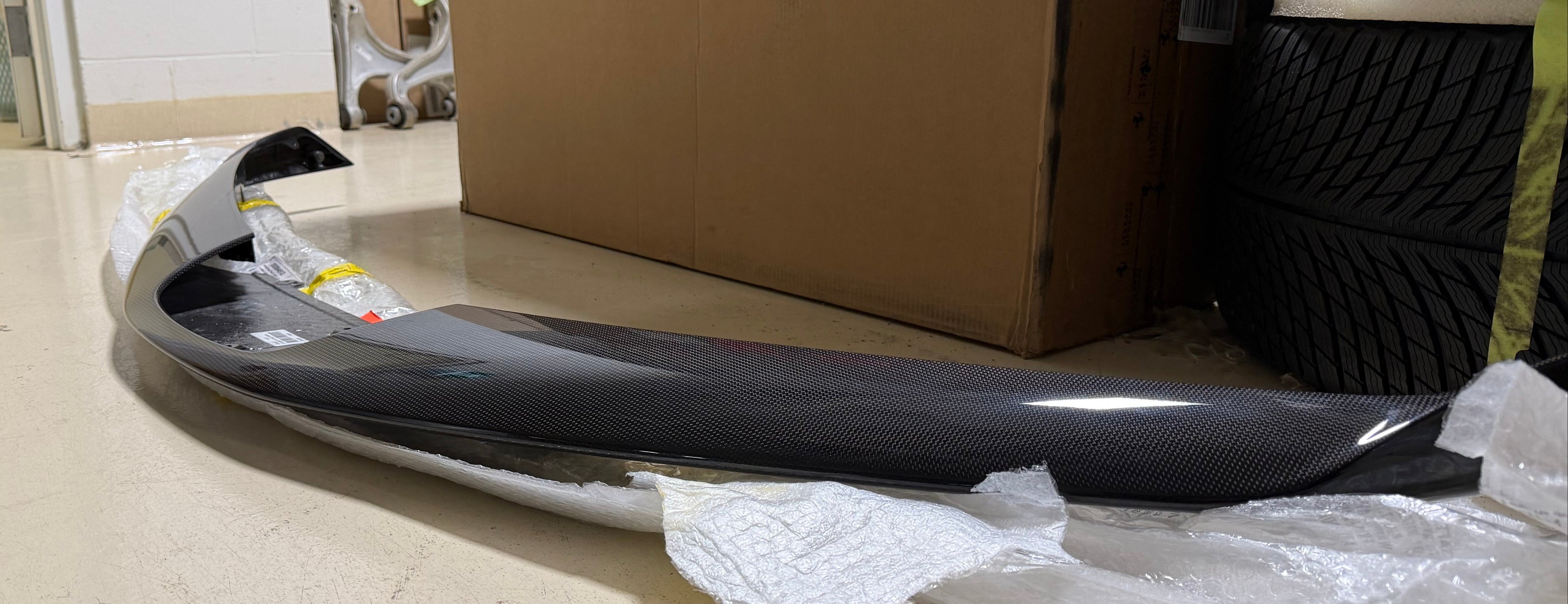 Ferrari OEM Carbon Fibre Centre Spoiler - 884512